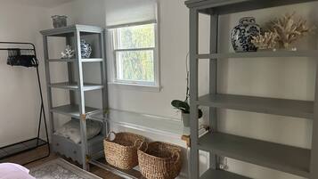 1 bedroom, desk, iron/ironing board, free WiFi