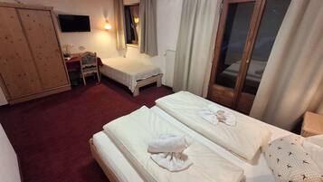 Comfort Triple Room, Balcony, Mountain View | Hypo-allergenic bedding, desk, laptop workspace, free WiFi