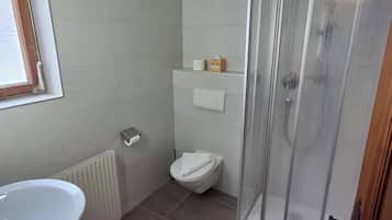 Family Room, Mountain View | Bathroom | Shower, free toiletries, hair dryer, towels