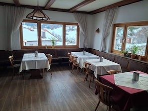 Free daily buffet breakfast 