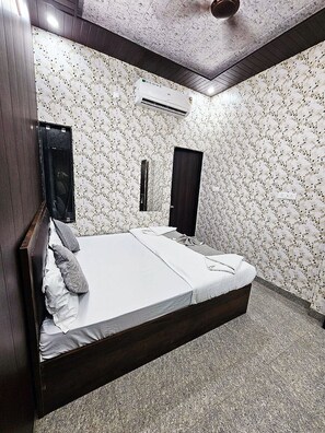 Deluxe Double Room | Free WiFi