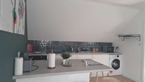 Een magnetron, een oven, een vaatwasser