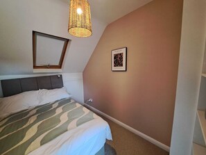 2 bedrooms, iron/ironing board, WiFi, bed sheets - Charming 2-bedroom apartment in Blackwater with WiFi (Blackwater)