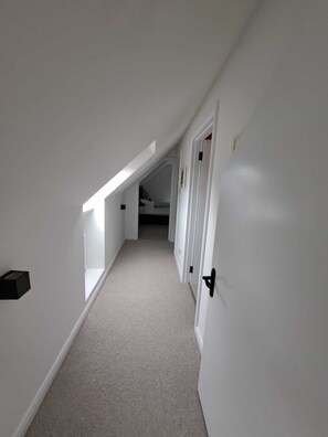 Interior - Charming 2-bedroom apartment in Blackwater with WiFi (Blackwater)