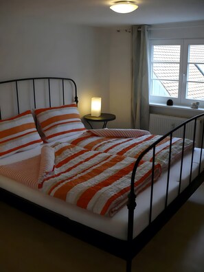 1 bedroom, bed sheets