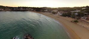 Plage, chaises longues