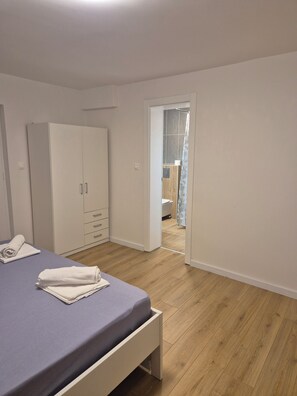 3 bedrooms, WiFi, bed sheets