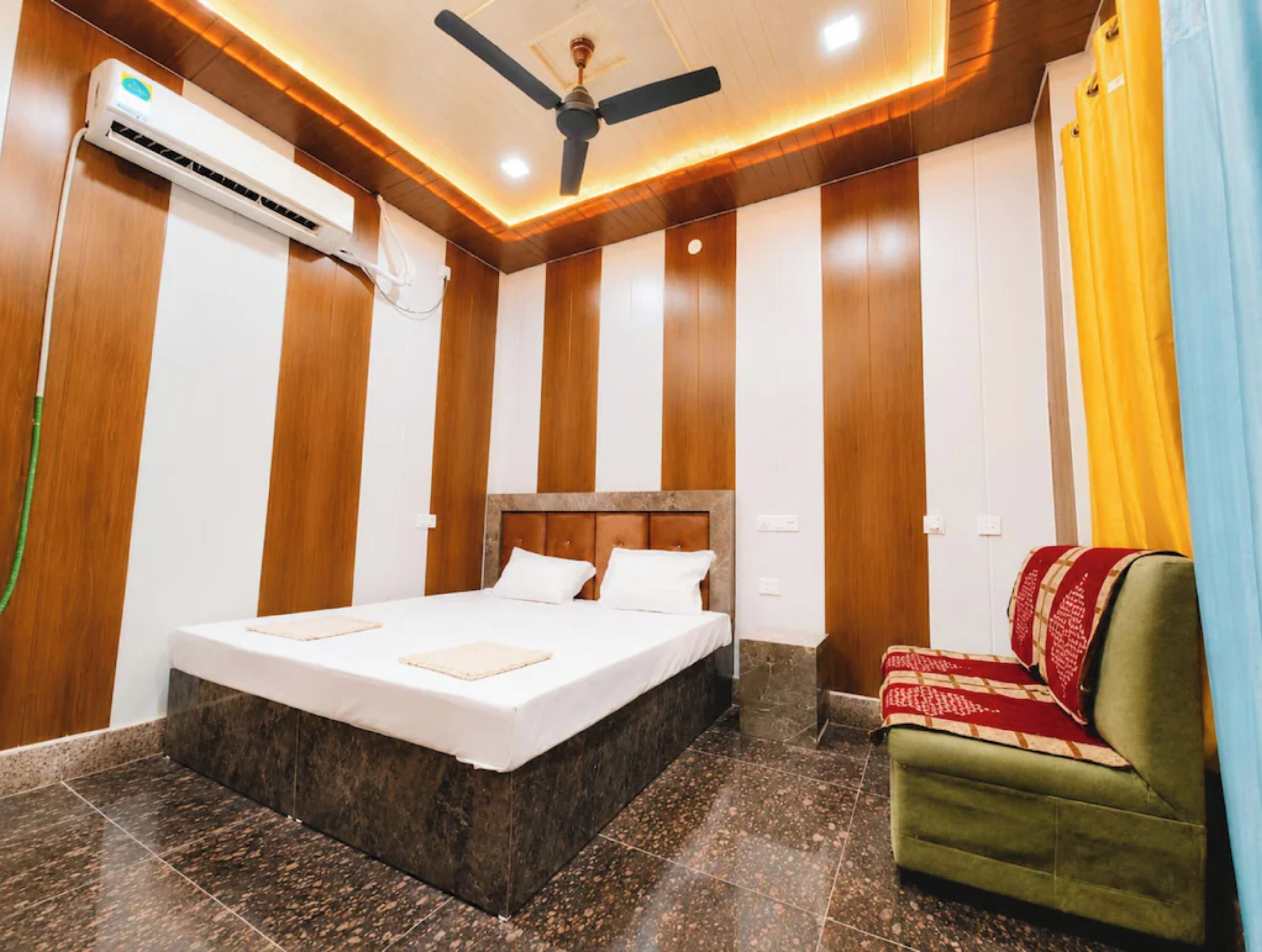 Deluxe Double Room, Air conditioning | Hypo-allergenic bedding, desk, soundproofing, free WiFi