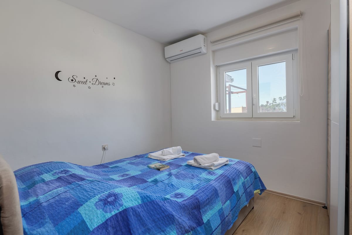 Family Apartment, 1 Bedroom (Vikys Place 1) | 1 bedroom, iron/ironing board, free WiFi, bed sheets