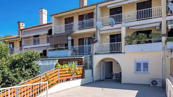 Family Apartment, Multiple Bedrooms (Viky's Place 1) | Exterior