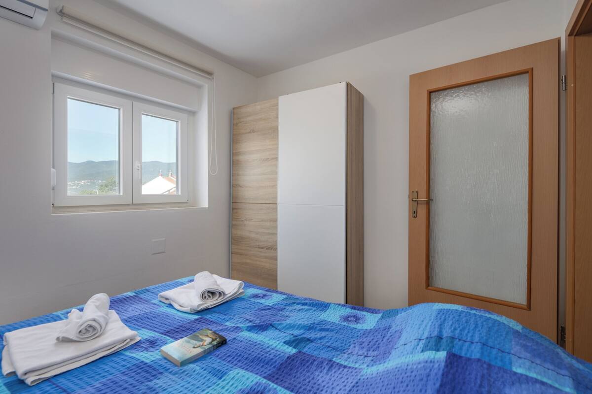 Family Apartment, Multiple Bedrooms (Vikys Place 1) | 1 bedroom, iron/ironing board, free WiFi, bed sheets