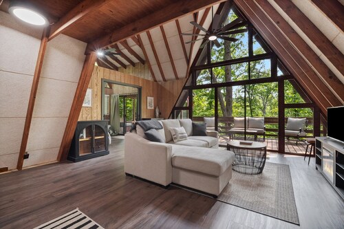 Cozy wooded retreat - newly updated