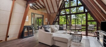 Cozy wooded retreat - newly updated