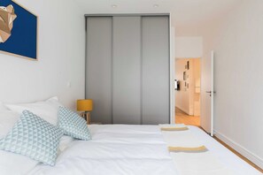 2 chambres, fer et planche à repasser, Wi-Fi gratuit, draps fournis