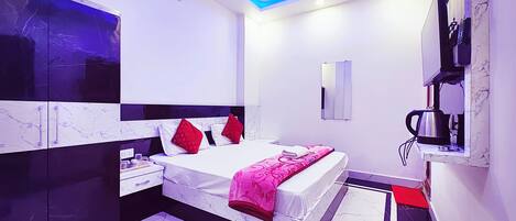 Premium tweepersoonskamer, airconditioning | Hypoallergeen beddengoed, een bureau, gratis wifi, beddengoed