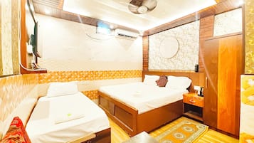 Deluxe Triple Room, City View | Hypo-allergenic bedding, desk, free WiFi, bed sheets
