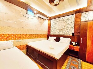 Ropa de cama hipoalergénica, escritorio, wifi gratis y ropa de cama