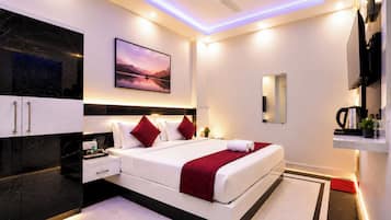 Deluxe Double Room, Air conditioning | Hypo-allergenic bedding available, desk, WiFi (free), bed sheets