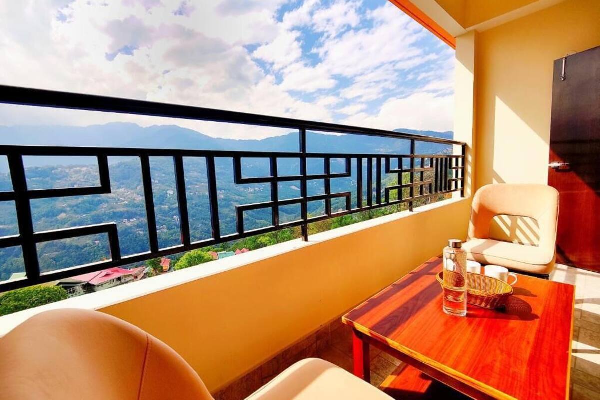 Exclusive Double Room, Mountain View | Living area