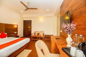 Exclusive Double Room, Mountain View | Living area