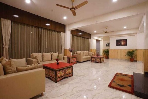 Exclusive Double Room, Mountain View | Living area