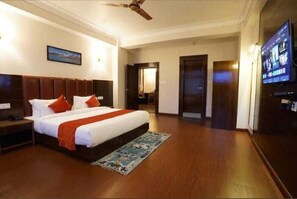 Exclusive Double Room, Mountain View | Living area