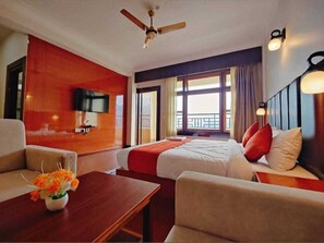 Exclusive Double Room, Mountain View | Living area