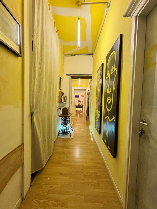 Interior - In Naples center cozy Rooms in Artistic apartment (Napoli)