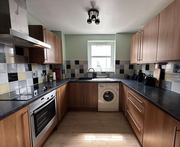 Kühlschrank, Mikrowelle, Ofen, Toaster