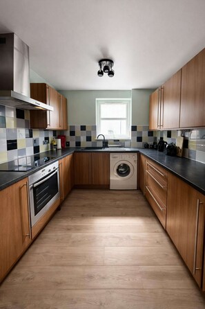 Fridge, microwave, oven, coffee/tea maker