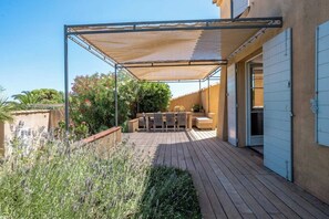 تناول الطعام بالخارج