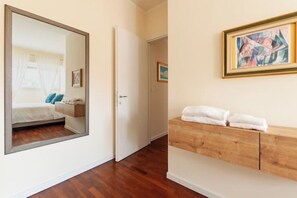 2 slaapkamers, een strijkplank/strijkijzer, gratis wifi, beddengoed