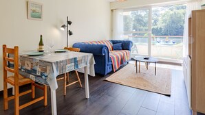 TV - Les Marines by Interhome (Villers sur mer)