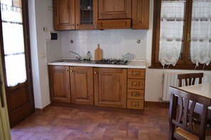 Fridge, oven, stovetop