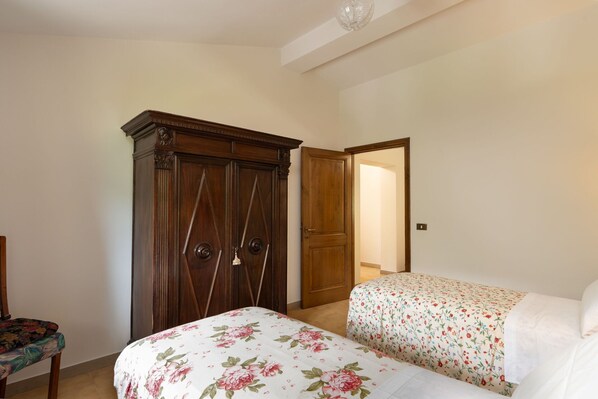3 bedrooms, iron/ironing board, travel crib, free WiFi