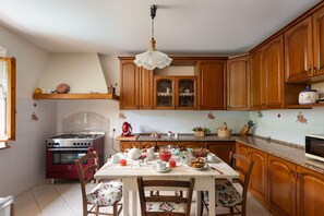 Fridge, microwave, oven, stovetop - Country House / Farm House in Borgo San Lorenzo with 3 bedrooms sleeps 8 (Borgo San Lorenzo)