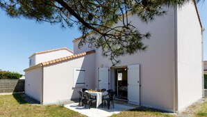 Outdoor dining - La Haute Musse by Interhome (La Plaine-sur-Mer)