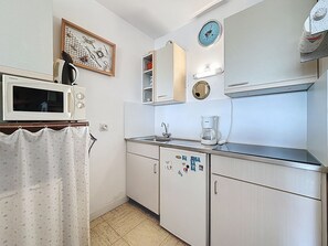 Fridge, microwave, oven, cookware/dishes/utensils