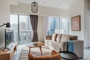 TV, stereo - Blueground | DIFC, pool, nr Dubai Fountain (Dubai)