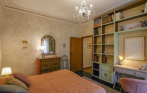 3 bedrooms, iron/ironing board, travel cot, free WiFi - Butterfly Apartment In Lucca (Lucca)