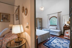 4 bedrooms, travel crib, free WiFi