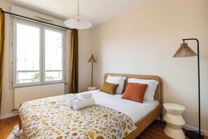 2 bedrooms, iron/ironing board, Internet, bed sheets