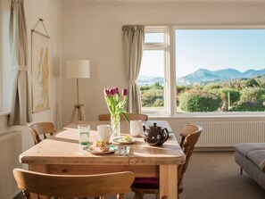 Dining - Creag Dubh by Interhome (North Skye)