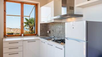 Réfrigérateur, micro-ondes, four