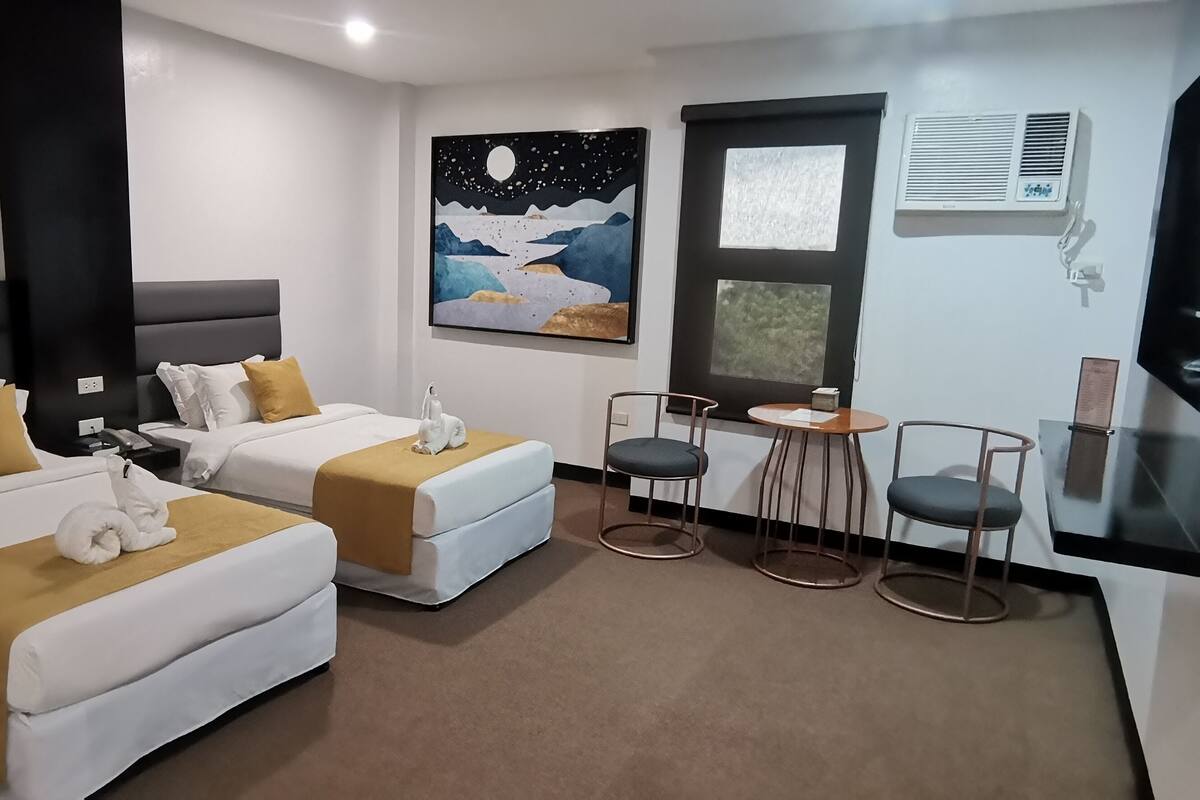Deluxe Twin Room | Meja, Wi-fi percuma, cadar katil 