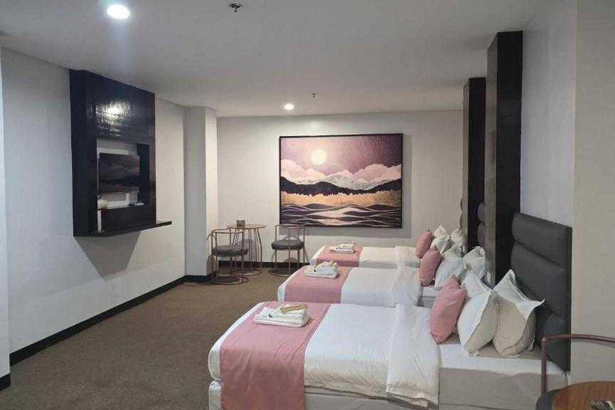 Premier Room | Desk, free WiFi, bed sheets