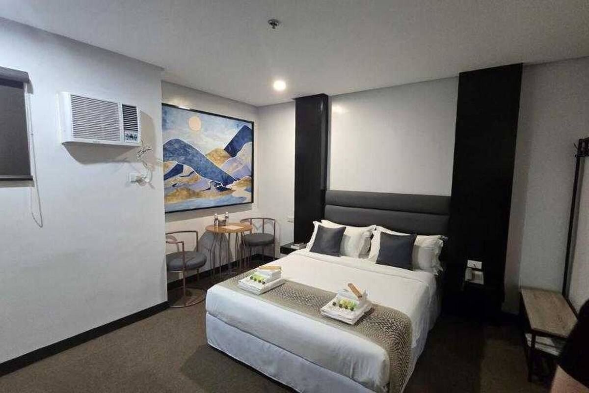 Desk, free WiFi, bed sheets
