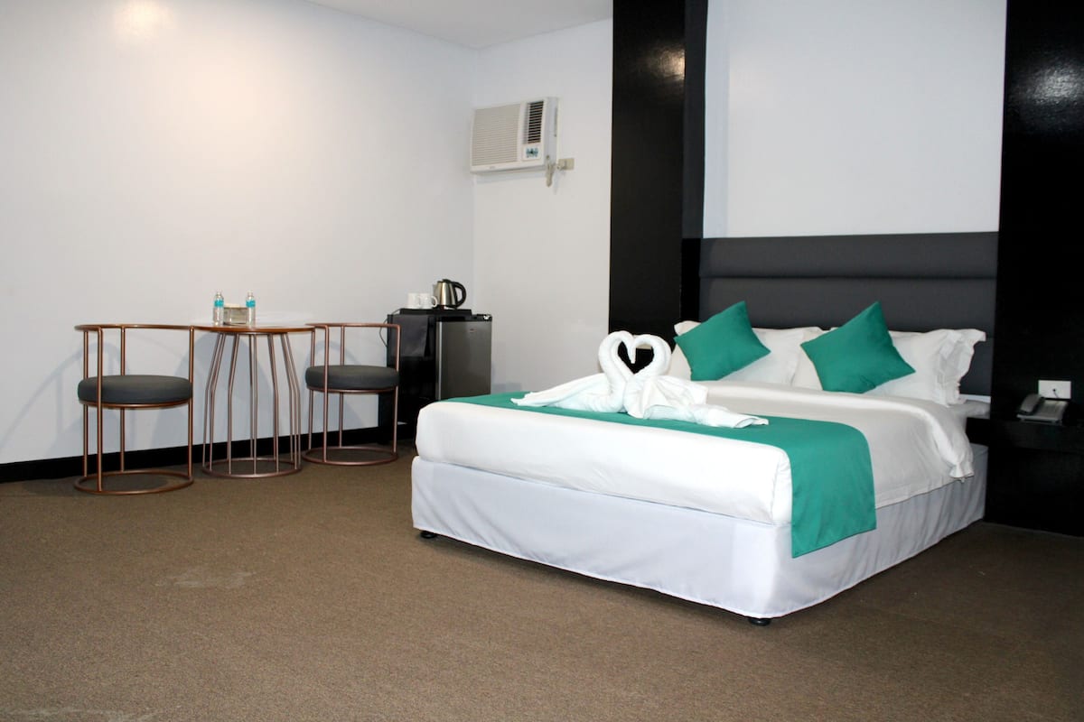 Habitación doble Deluxe | Escritorio, wifi gratis y ropa de cama