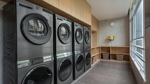 Laundry room - Days Hotel by Wyndham Zhuhai Jinwan (Zhuhai)