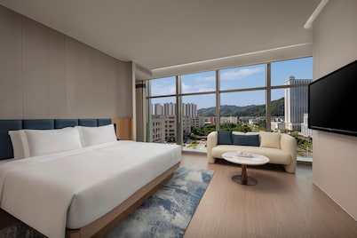 Days Hotel by Wyndham Zhuhai Jinwan